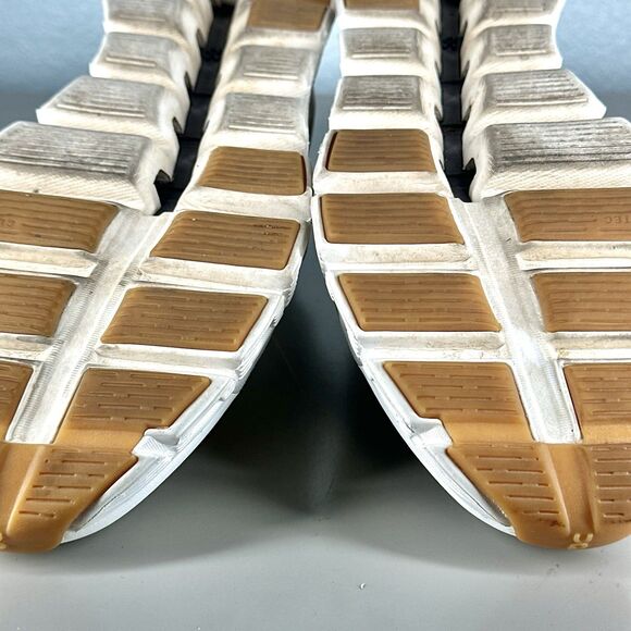 On Cloud 5 Coast Lifestyle Shoes Women's Size 9 Beige White Sneakers Lightweight - Picture 15 of 16